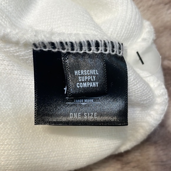 New With Tags Herschel White Beanie - Picture 7 of 9